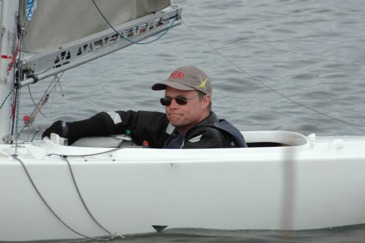 Henrik Johnsson efter seger i sista seglingen